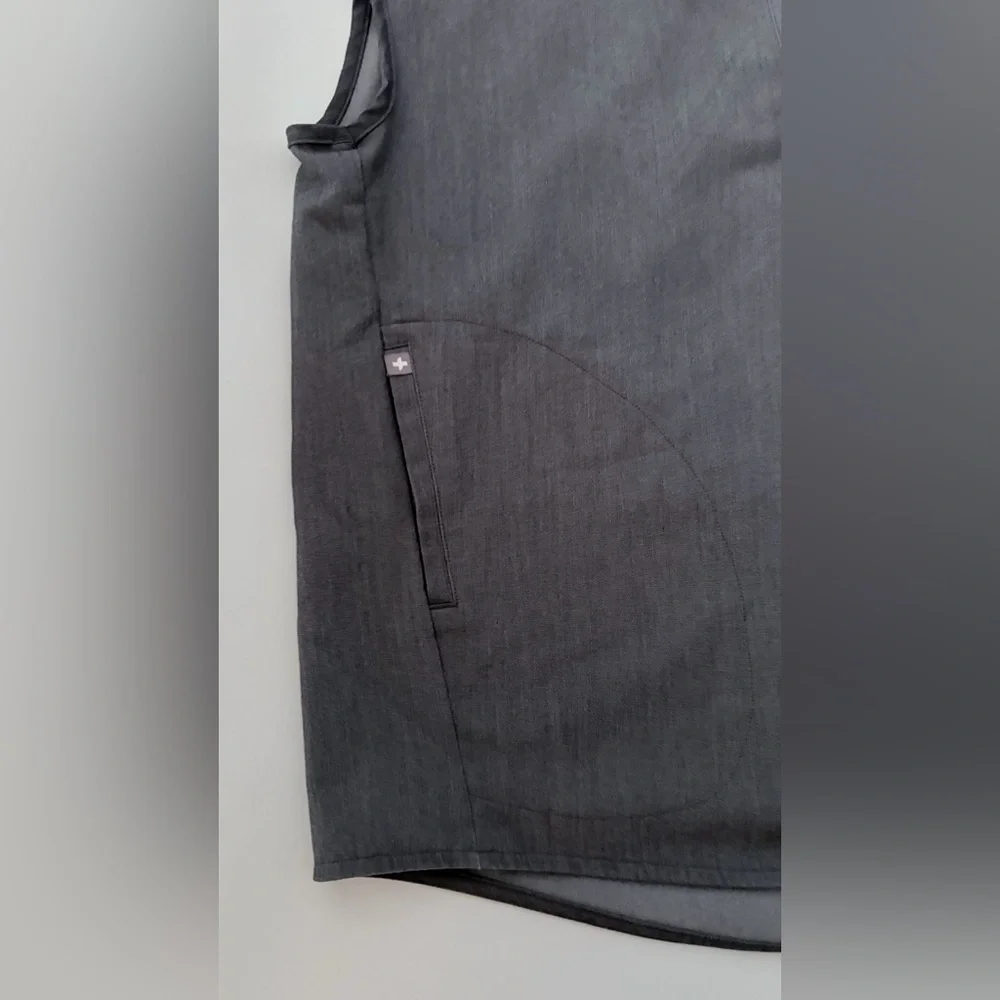 Figs Scrubs Women’s Top Rafaela Oversized Scrub Top Graphite size Small - Picture 3 of 7